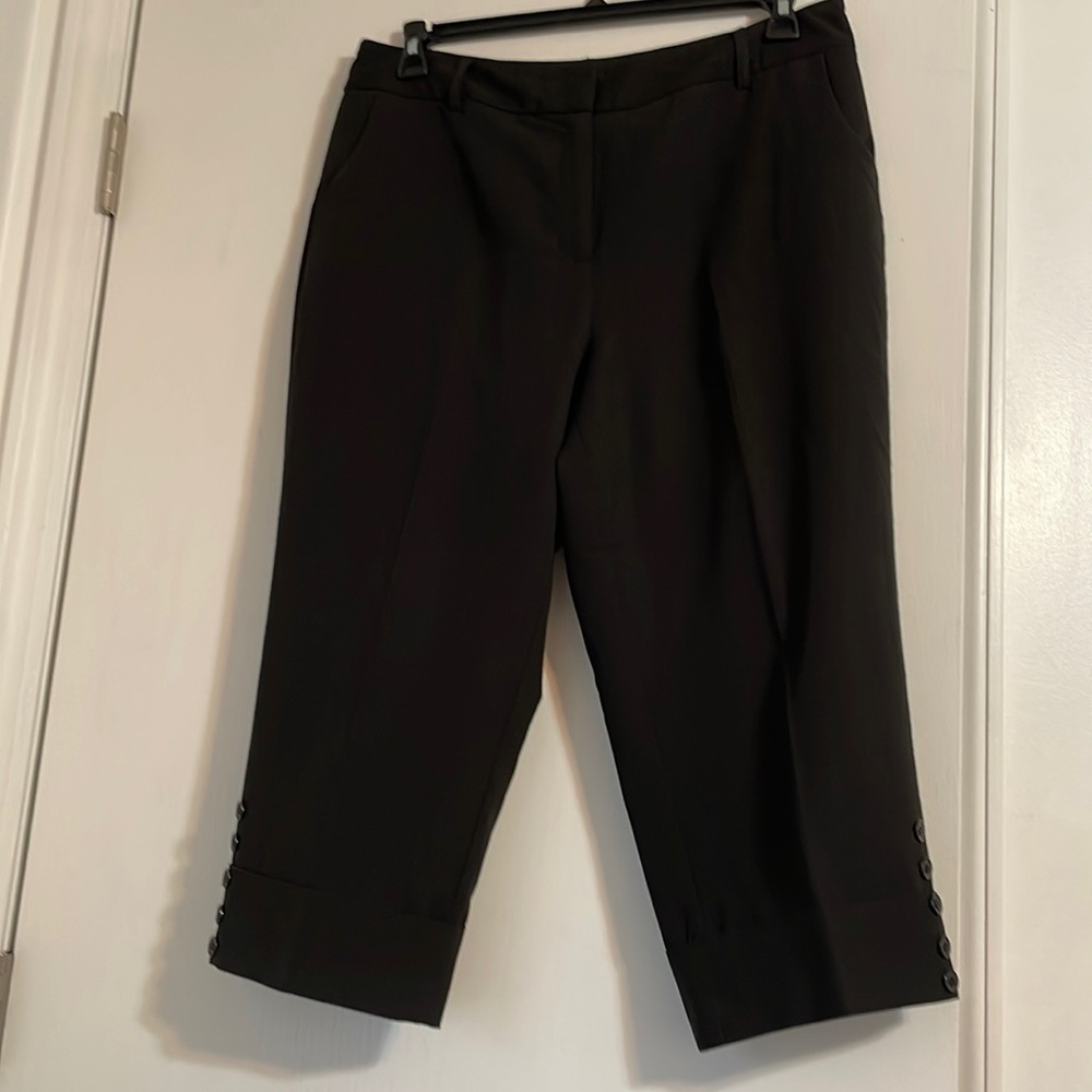 Women’s Size 14 Dress Barn Black Capris